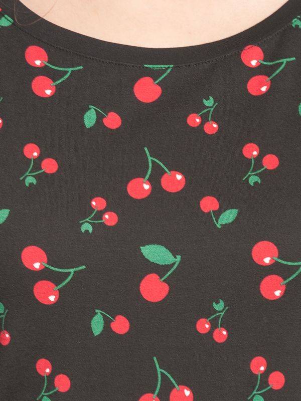 Nastrovje Potsdam Pussy Deluxe Cherries Damen Loose-Shirt schwarz allover Exklusivangebot