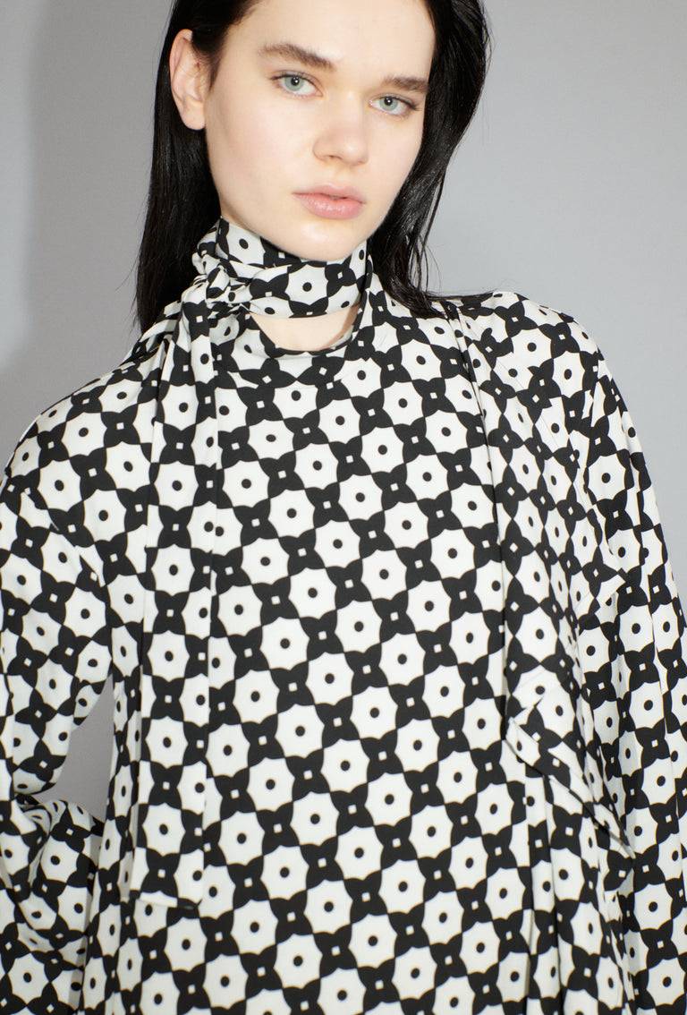 Odeeh Geometric Flowers Kleid, Black White Fabrikpreis