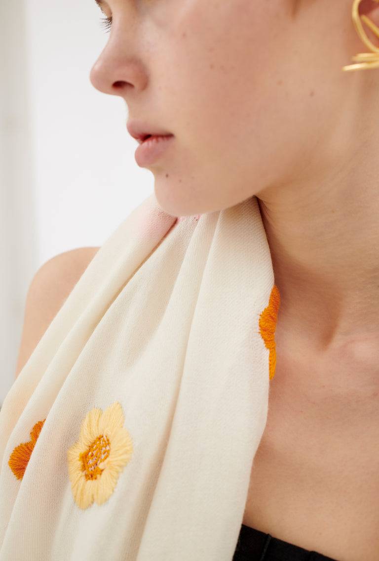 Odeeh Hand Embroidered Daisies Schal, Candy Saisonale Angebote