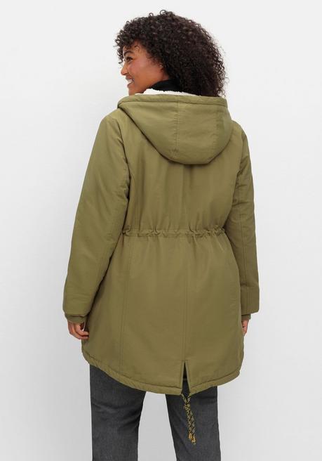 sheego Wattierte Jacke im Parka-Stil mit kuscheliger Kapuze - oliv sheego Saisonale Angebote