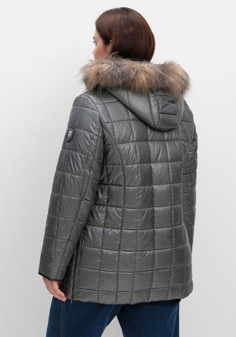 sheego Leicht glänzende Steppjacke mit Kunstfell-Kapuze - grau sheego Exklusivangebot