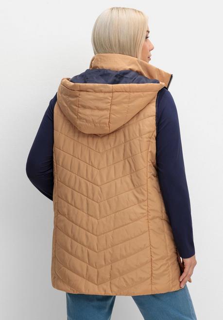 sheego Steppweste mit Kapuze und Kontrastdetails - camelfarben sheego Bestseller