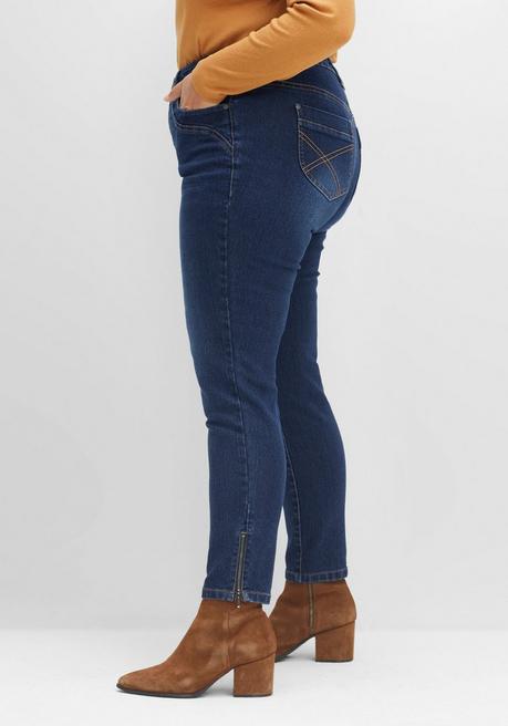 sheego Schmale Jeans mit Zippern am Saumabschluss - dark blue Denim sheego im Angebot