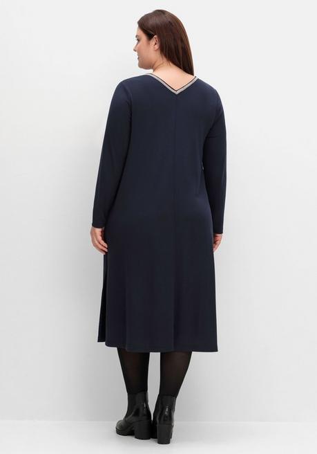 sheego Midikleid in A-Linie, mit Perlendeko am Ausschnitt - tiefblau sheego Clearance-Verkauf