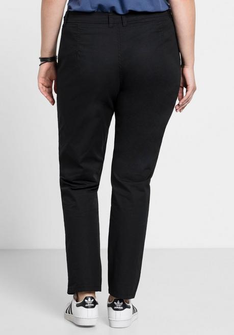sheego Schmal zulaufende Chinohose mit Bundfalten - schwarz sheego Bis zu 65% Rabatt