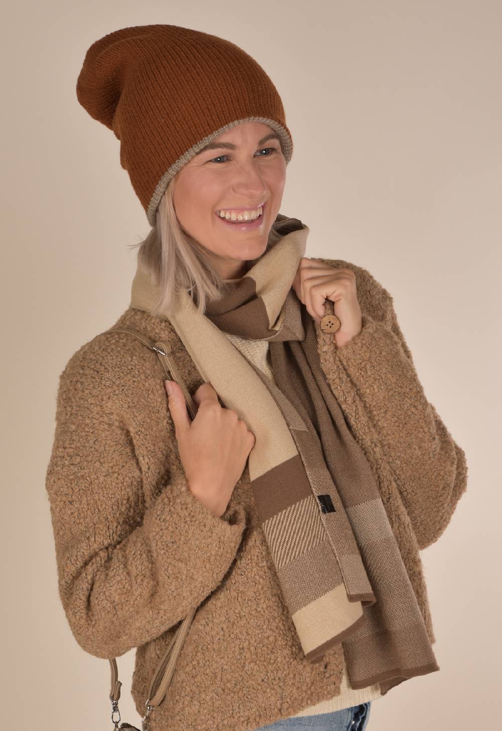 Stylebreaker Feinstrick Schal mit Streifen im Angebot