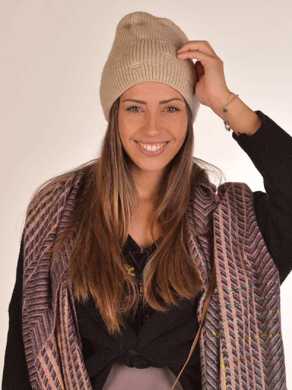 Stylebreaker Strickmütze mit Rippenmuster und Rissen Große Rabatte