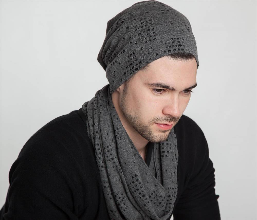 Stylebreaker Beanie mit kleinen Löchern im Destroyed used Look Nur noch ein Tag übrig
