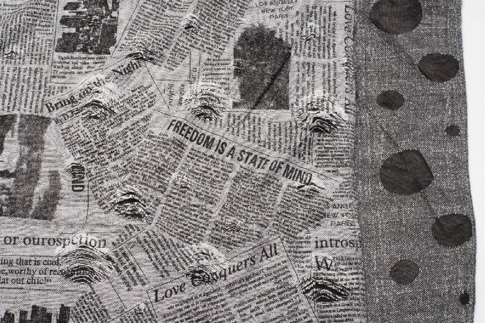 Stylebreaker Loop mit Newspaper Print VIP-Rabatte