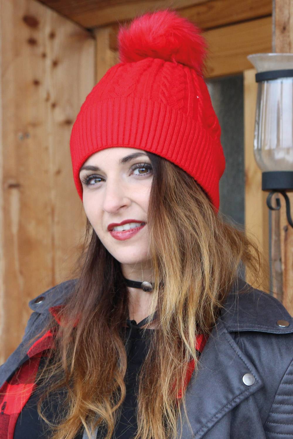 Stylebreaker Feinstrick Bommelmütze mit Zopfmuster Online