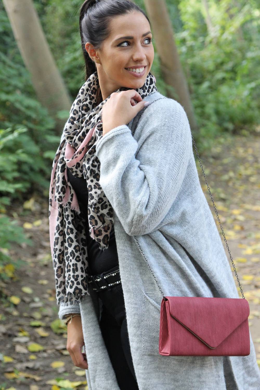 Stylebreaker Weicher Schal mit Leoparden Print und Streifen Im Verkauf