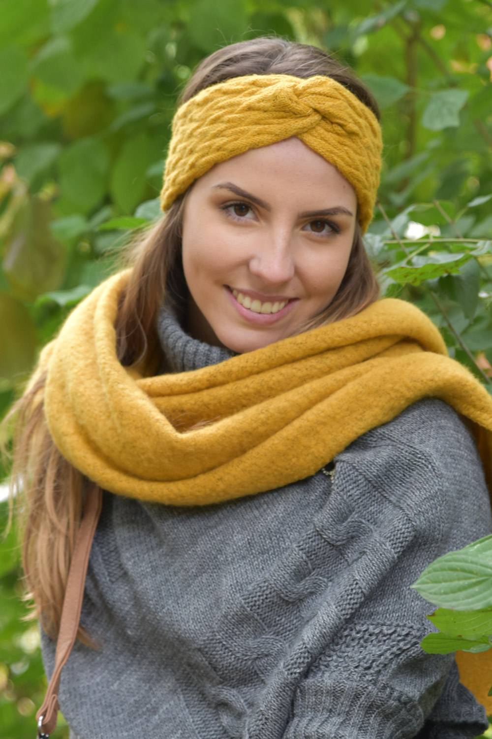 Stylebreaker Strick Stirnband mit Zopfmuster und Twist Knoten Exklusivangebot