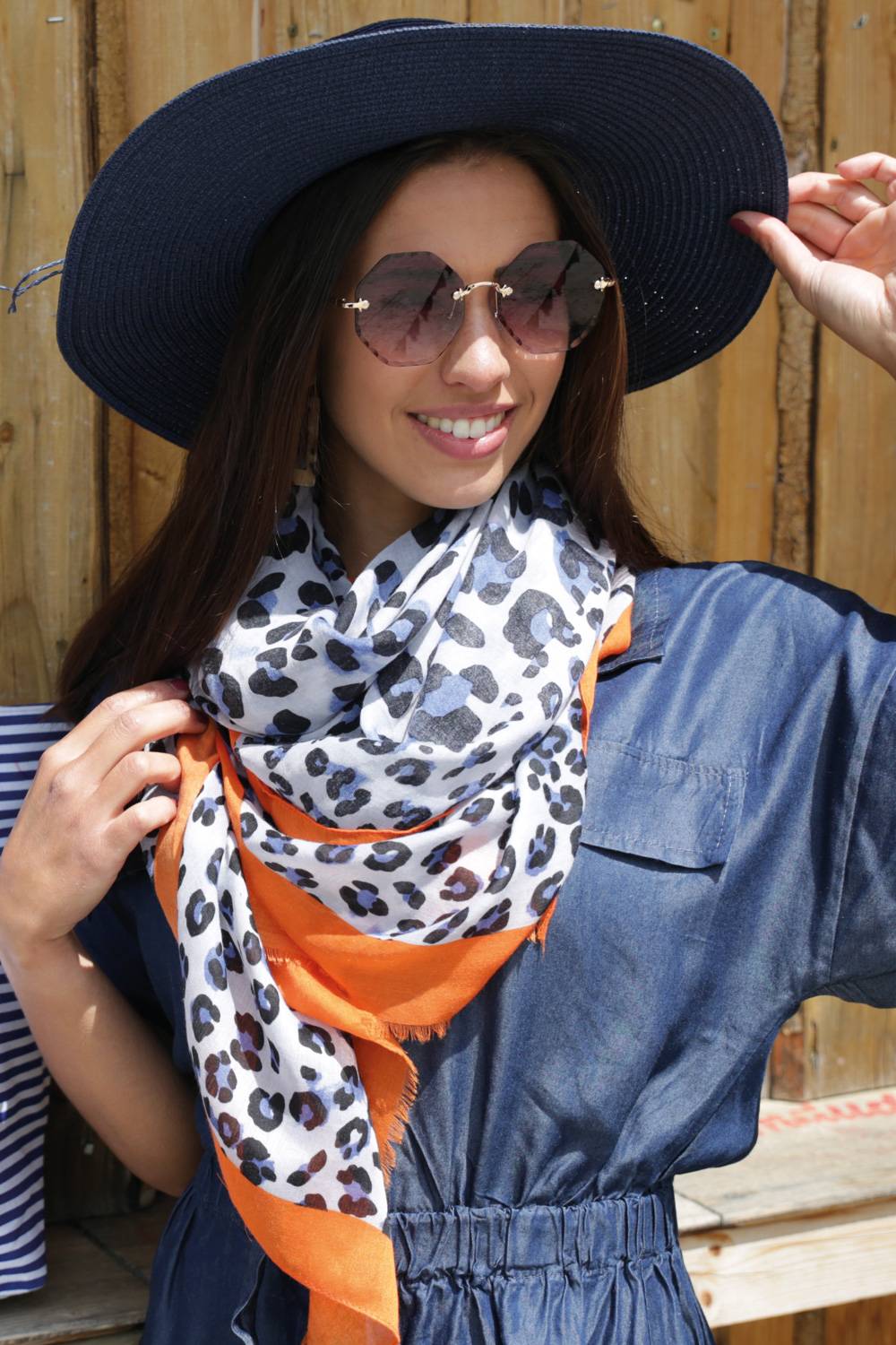Stylebreaker Schal mit Leoparden Print und farbigem Streifen Neuheiten
