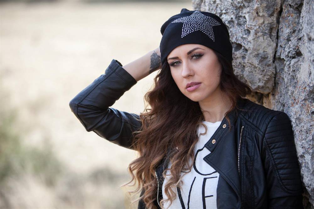Stylebreaker Warme Beanie Mütze mit Strass Stern Begrenzt auf 3 Tage