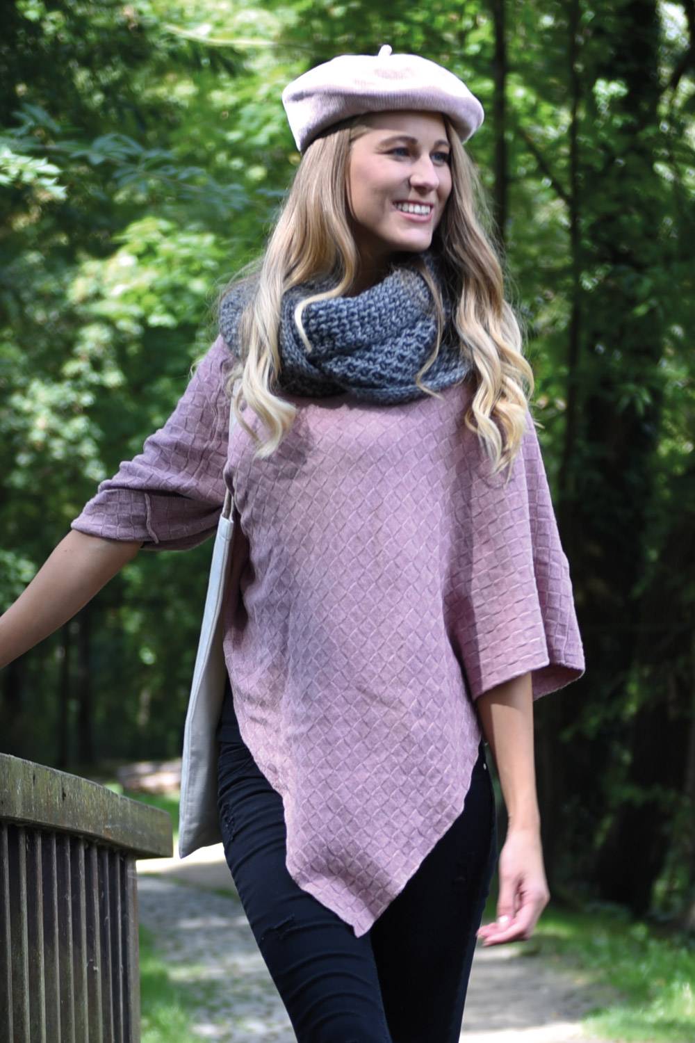 Stylebreaker Feinstrick Poncho mit Karo Schachbrett Struktur Angebote