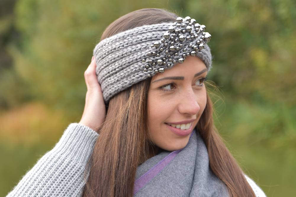 Stylebreaker Strick Stirnband mit Twist Knoten und silbernen Perlen Rabatt