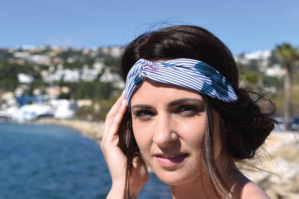 Stylebreaker Streifen Haarband mit Twist Knoten und Blumen Neueste Stile