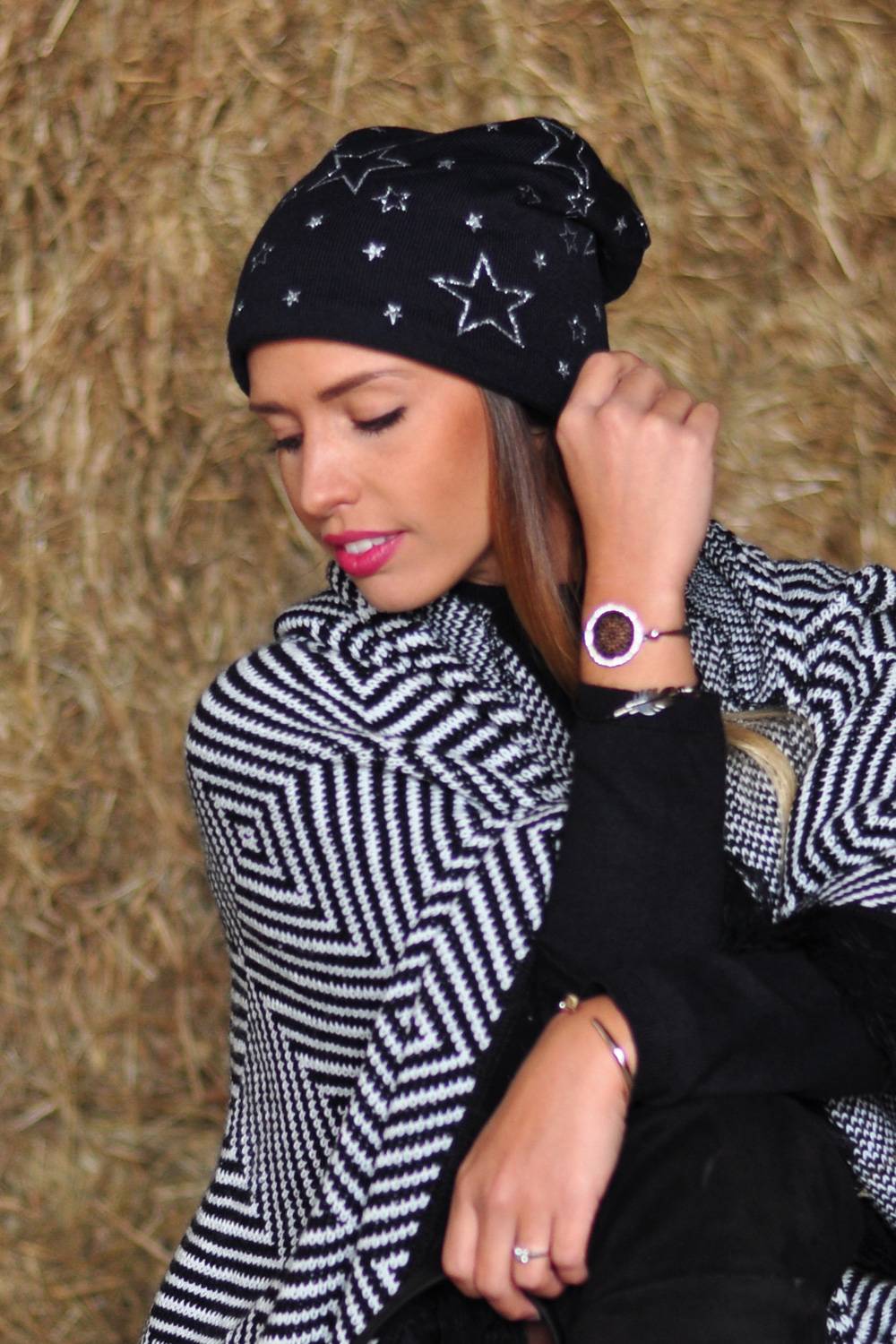 Stylebreaker Feinstrick Beanie mit Glitzer Stern Print Fabrikladen