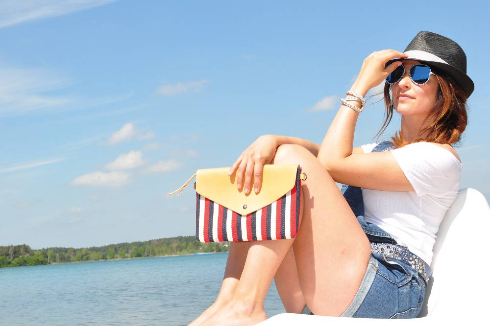 Stylebreaker Envelope Clutch mit Streifen Neueste Mode