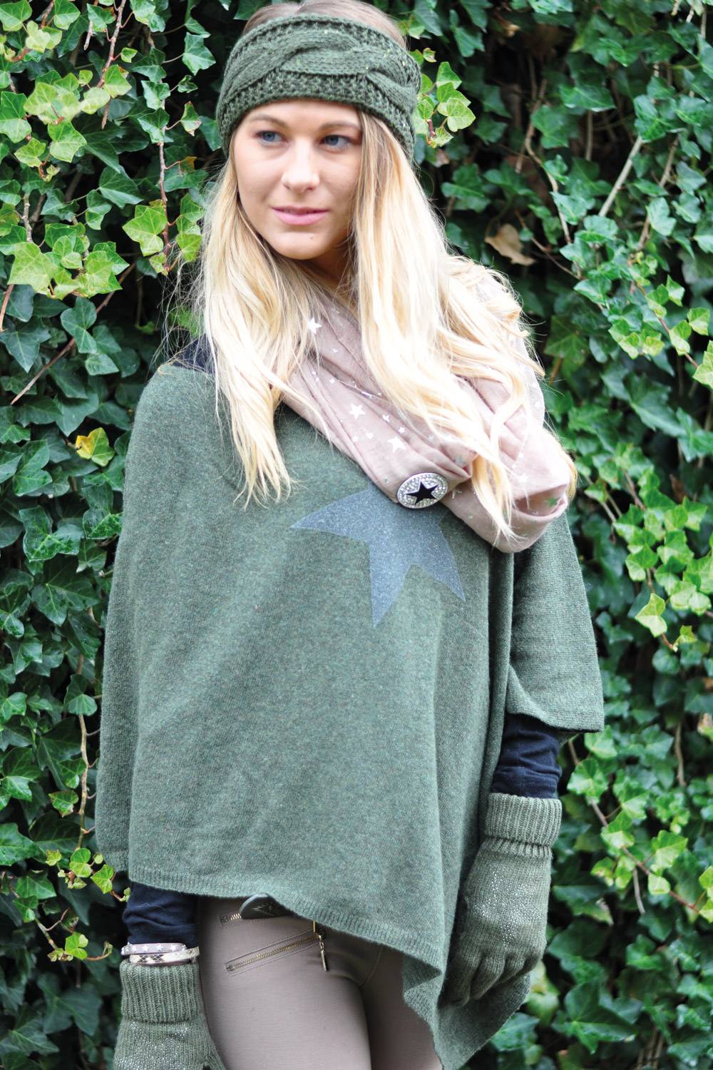 Stylebreaker Leichter Feinstrick Poncho mit Glitzer Stern Vierteljährliche Förderung