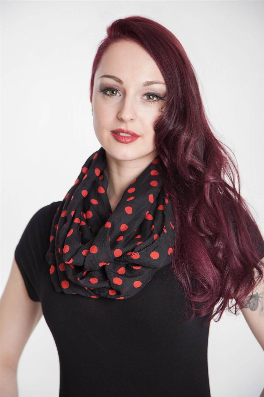 Stylebreaker Seidiger Loop mit Punkte Muster 50% Rabatt für begrenzte Zeit