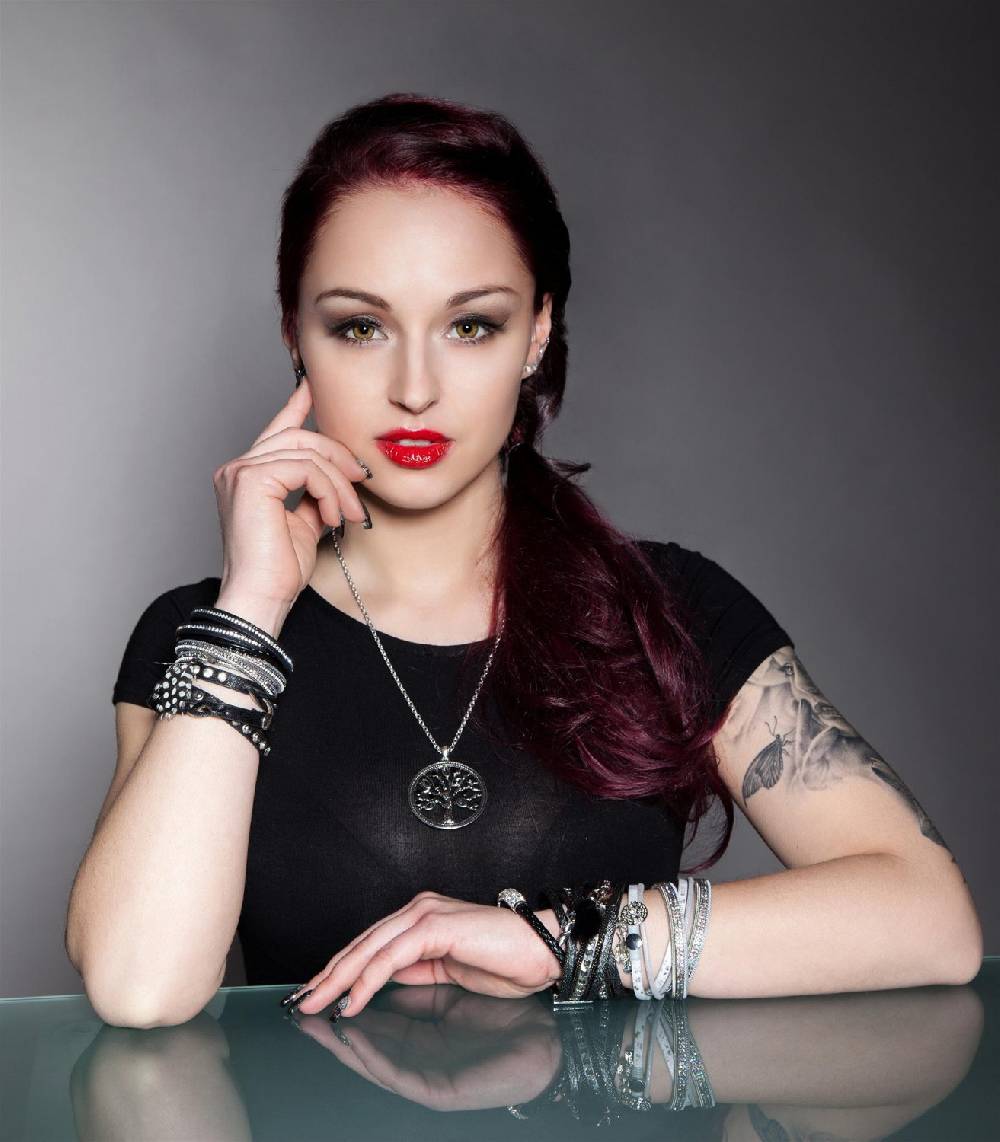 Stylebreaker Halskette mit Lebensbaum Anhänger und Strass Online
