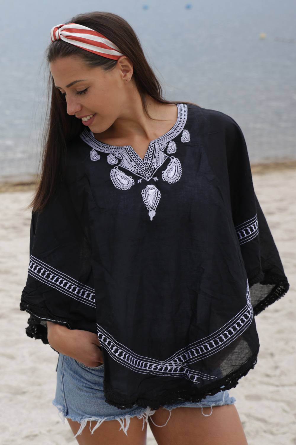 Stylebreaker Leichter Poncho mit gesticktem Paisley Muster Schlussverkauf