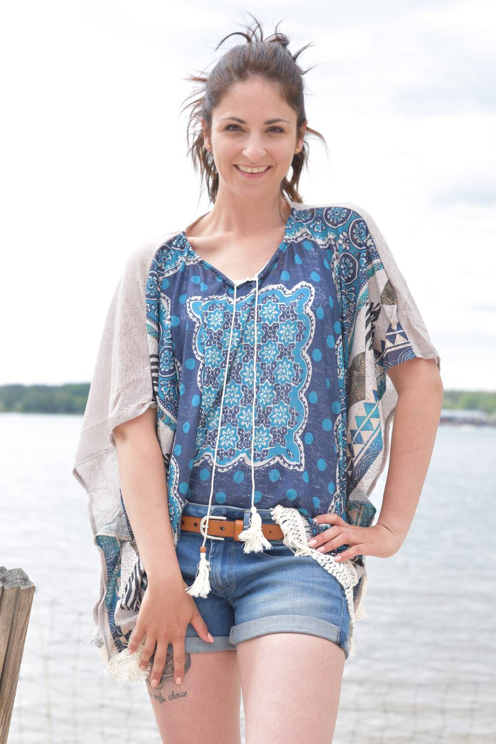 Stylebreaker Leichter Poncho mit Ethno Blumen Muster Kostenloser Versand