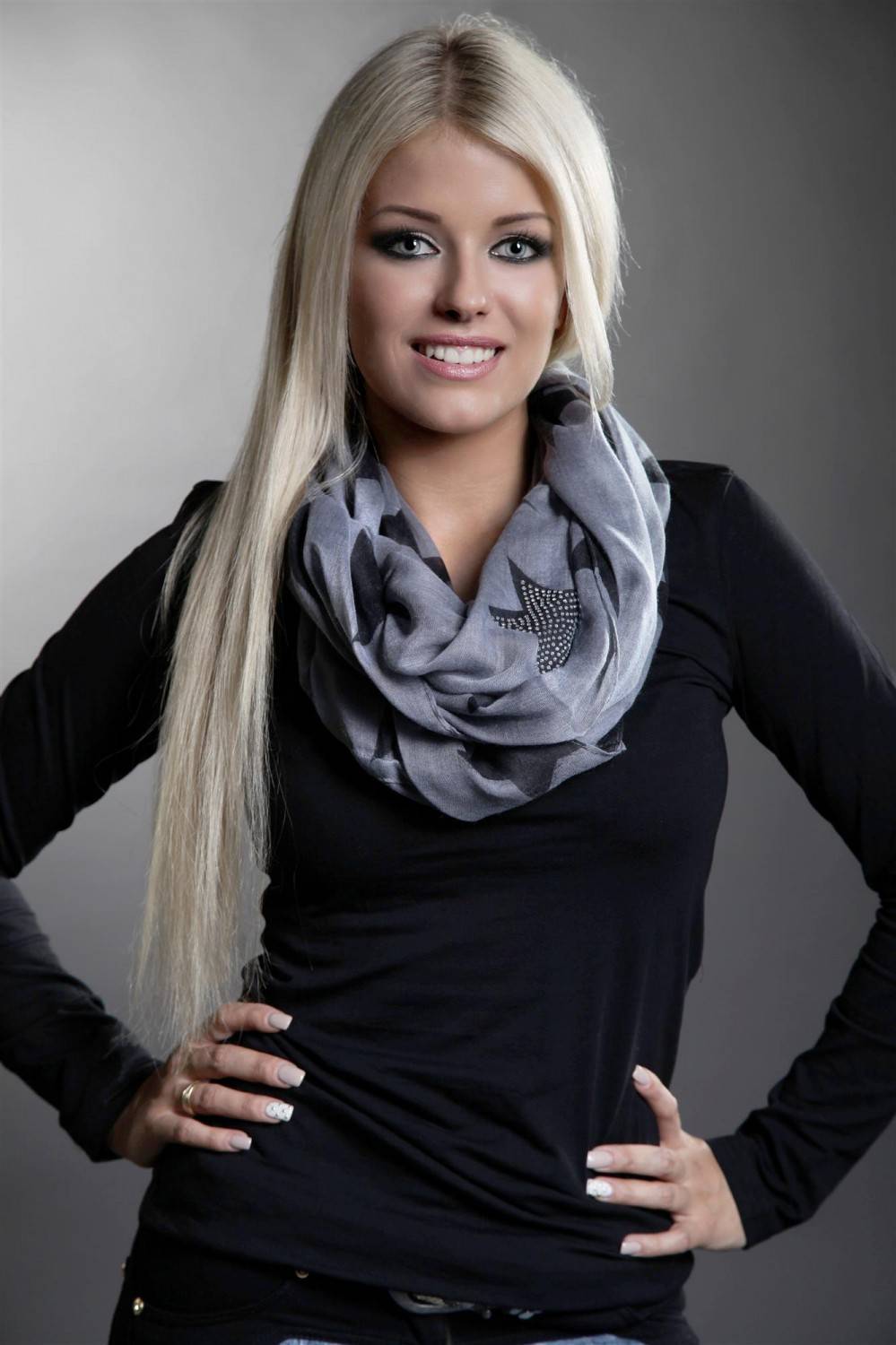 Stylebreaker Loop mit Sternen und Strass Applikation Exklusivangebot